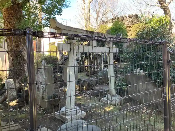 富士浅間神社の{uncategorized: "未分類", other: "その他", undefined: "問題あり", building: "その他建物", grave: "お墓", sacred_gate: "鳥居", guardian: "狛犬", statue: "像", buddha: "仏像", history: "歴史", nature: "自然", garden: "庭園", animal: "動物", pagoda: "塔", temizu: "手水舎", mountain_gate: "山門・神門", sanctuary: "本殿・本堂", subordinate: "末社・摂社", art: "芸術", scenery: "景色", jizo: "地蔵", ema: "絵馬", goshuin: "御朱印", omikuji: "おみくじ", items: "授与品その他", amulet: "お守り", goshuincho: "御朱印帳", eats: "食事", festival: "お祭り", votive_dance: "神楽", shichigosan: "七五三参", wedding: "結婚式", experience: "体験その他", initially: "初詣", around: "周辺", anti_infection: "感染症対策"}