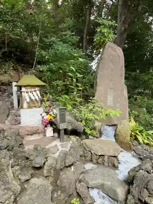 多摩川浅間神社の{uncategorized: "未分類", other: "その他", undefined: "問題あり", building: "その他建物", grave: "お墓", sacred_gate: "鳥居", guardian: "狛犬", statue: "像", buddha: "仏像", history: "歴史", nature: "自然", garden: "庭園", animal: "動物", pagoda: "塔", temizu: "手水舎", mountain_gate: "山門・神門", sanctuary: "本殿・本堂", subordinate: "末社・摂社", art: "芸術", scenery: "景色", jizo: "地蔵", ema: "絵馬", goshuin: "御朱印", omikuji: "おみくじ", items: "授与品その他", amulet: "お守り", goshuincho: "御朱印帳", eats: "食事", festival: "お祭り", votive_dance: "神楽", shichigosan: "七五三参", wedding: "結婚式", experience: "体験その他", initially: "初詣", around: "周辺", anti_infection: "感染症対策"}