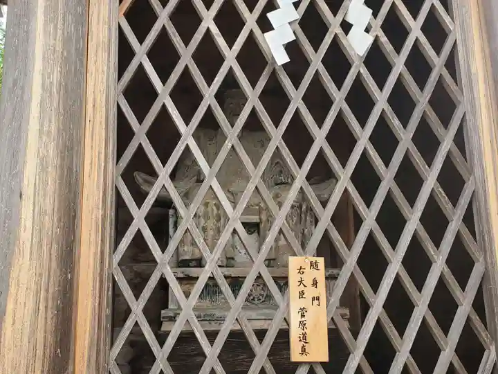 篠山春日神社の像