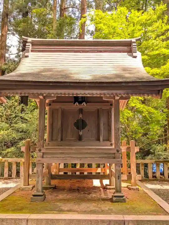 彌彦神社の{uncategorized: "未分類", other: "その他", undefined: "問題あり", building: "その他建物", grave: "お墓", sacred_gate: "鳥居", guardian: "狛犬", statue: "像", buddha: "仏像", history: "歴史", nature: "自然", garden: "庭園", animal: "動物", pagoda: "塔", temizu: "手水舎", mountain_gate: "山門・神門", sanctuary: "本殿・本堂", subordinate: "末社・摂社", art: "芸術", scenery: "景色", jizo: "地蔵", ema: "絵馬", goshuin: "御朱印", omikuji: "おみくじ", items: "授与品その他", amulet: "お守り", goshuincho: "御朱印帳", eats: "食事", festival: "お祭り", votive_dance: "神楽", shichigosan: "七五三参", wedding: "結婚式", experience: "体験その他", initially: "初詣", around: "周辺", anti_infection: "感染症対策"}