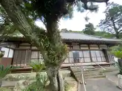 持宝寺の本殿