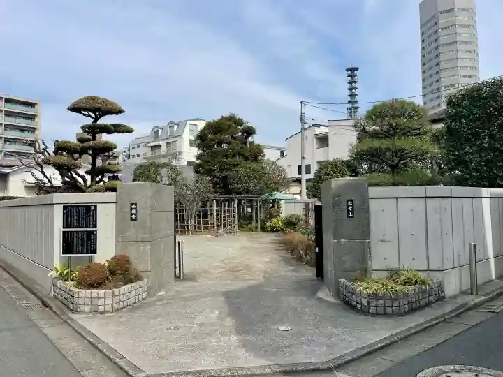 西迎寺の{uncategorized: "未分類", other: "その他", undefined: "問題あり", building: "その他建物", grave: "お墓", sacred_gate: "鳥居", guardian: "狛犬", statue: "像", buddha: "仏像", history: "歴史", nature: "自然", garden: "庭園", animal: "動物", pagoda: "塔", temizu: "手水舎", mountain_gate: "山門・神門", sanctuary: "本殿・本堂", subordinate: "末社・摂社", art: "芸術", scenery: "景色", jizo: "地蔵", ema: "絵馬", goshuin: "御朱印", omikuji: "おみくじ", items: "授与品その他", amulet: "お守り", goshuincho: "御朱印帳", eats: "食事", festival: "お祭り", votive_dance: "神楽", shichigosan: "七五三参", wedding: "結婚式", experience: "体験その他", initially: "初詣", around: "周辺", anti_infection: "感染症対策"}