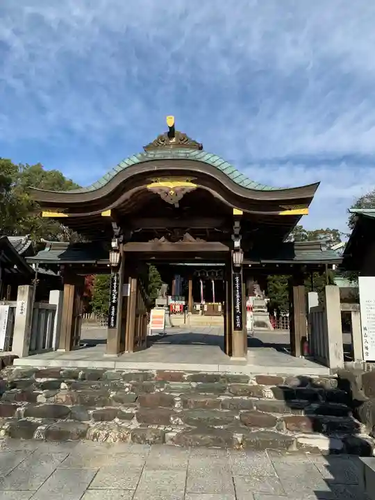 城山八幡宮の山門・神門