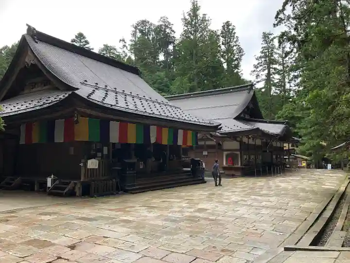 高野山金剛峯寺奥の院(和歌山県)