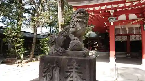 越ヶ谷久伊豆神社の狛犬