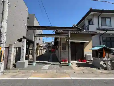 伊勢向神社の{uncategorized: "未分類", other: "その他", undefined: "問題あり", building: "その他建物", grave: "お墓", sacred_gate: "鳥居", guardian: "狛犬", statue: "像", buddha: "仏像", history: "歴史", nature: "自然", garden: "庭園", animal: "動物", pagoda: "塔", temizu: "手水舎", mountain_gate: "山門・神門", sanctuary: "本殿・本堂", subordinate: "末社・摂社", art: "芸術", scenery: "景色", jizo: "地蔵", ema: "絵馬", goshuin: "御朱印", omikuji: "おみくじ", items: "授与品その他", amulet: "お守り", goshuincho: "御朱印帳", eats: "食事", festival: "お祭り", votive_dance: "神楽", shichigosan: "七五三参", wedding: "結婚式", experience: "体験その他", initially: "初詣", around: "周辺", anti_infection: "感染症対策"}