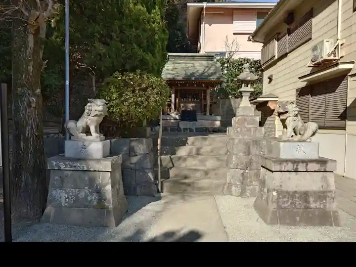 諏訪神社の{uncategorized: "未分類", other: "その他", undefined: "問題あり", building: "その他建物", grave: "お墓", sacred_gate: "鳥居", guardian: "狛犬", statue: "像", buddha: "仏像", history: "歴史", nature: "自然", garden: "庭園", animal: "動物", pagoda: "塔", temizu: "手水舎", mountain_gate: "山門・神門", sanctuary: "本殿・本堂", subordinate: "末社・摂社", art: "芸術", scenery: "景色", jizo: "地蔵", ema: "絵馬", goshuin: "御朱印", omikuji: "おみくじ", items: "授与品その他", amulet: "お守り", goshuincho: "御朱印帳", eats: "食事", festival: "お祭り", votive_dance: "神楽", shichigosan: "七五三参", wedding: "結婚式", experience: "体験その他", initially: "初詣", around: "周辺", anti_infection: "感染症対策"}