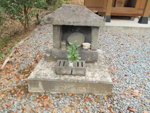 服巻田神社の末社