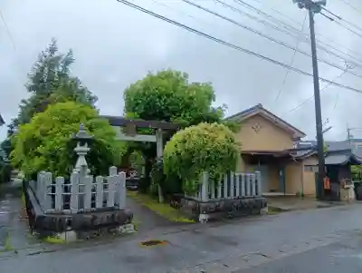 神明神社の{uncategorized: "未分類", other: "その他", undefined: "問題あり", building: "その他建物", grave: "お墓", sacred_gate: "鳥居", guardian: "狛犬", statue: "像", buddha: "仏像", history: "歴史", nature: "自然", garden: "庭園", animal: "動物", pagoda: "塔", temizu: "手水舎", mountain_gate: "山門・神門", sanctuary: "本殿・本堂", subordinate: "末社・摂社", art: "芸術", scenery: "景色", jizo: "地蔵", ema: "絵馬", goshuin: "御朱印", omikuji: "おみくじ", items: "授与品その他", amulet: "お守り", goshuincho: "御朱印帳", eats: "食事", festival: "お祭り", votive_dance: "神楽", shichigosan: "七五三参", wedding: "結婚式", experience: "体験その他", initially: "初詣", around: "周辺", anti_infection: "感染症対策"}