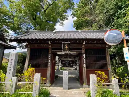 曹源寺の山門