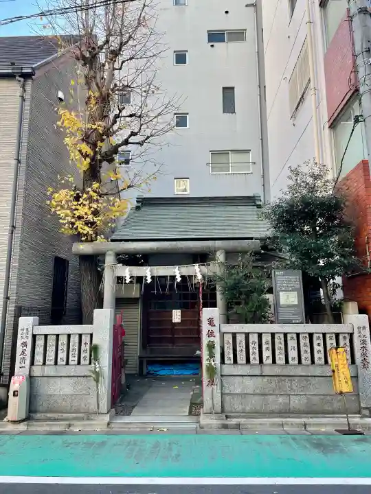 亀住稲荷神社の{uncategorized: "未分類", other: "その他", undefined: "問題あり", building: "その他建物", grave: "お墓", sacred_gate: "鳥居", guardian: "狛犬", statue: "像", buddha: "仏像", history: "歴史", nature: "自然", garden: "庭園", animal: "動物", pagoda: "塔", temizu: "手水舎", mountain_gate: "山門・神門", sanctuary: "本殿・本堂", subordinate: "末社・摂社", art: "芸術", scenery: "景色", jizo: "地蔵", ema: "絵馬", goshuin: "御朱印", omikuji: "おみくじ", items: "授与品その他", amulet: "お守り", goshuincho: "御朱印帳", eats: "食事", festival: "お祭り", votive_dance: "神楽", shichigosan: "七五三参", wedding: "結婚式", experience: "体験その他", initially: "初詣", around: "周辺", anti_infection: "感染症対策"}
