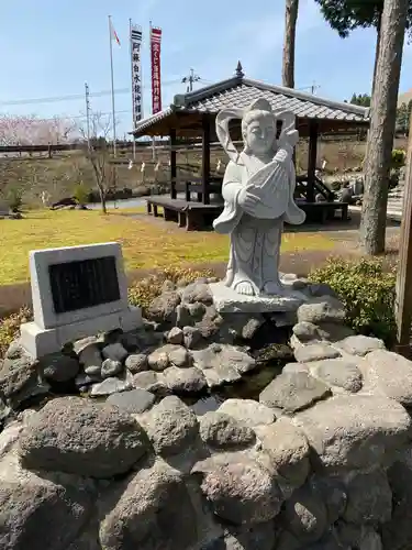 阿蘇白水龍神權現神社の像