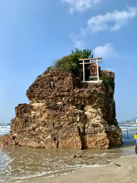 稲佐の浜 弁天島(島根県)