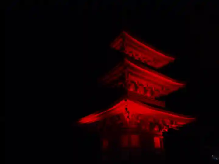 目の霊山 油山寺の塔