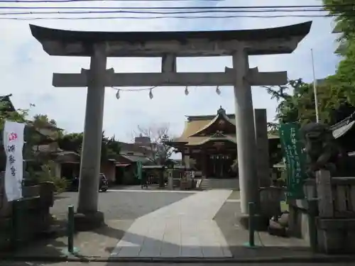 東神奈川熊野神社の鳥居