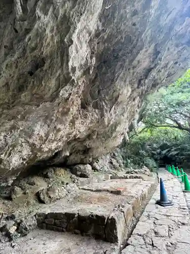 斎場御嶽の{uncategorized: "未分類", other: "その他", undefined: "問題あり", building: "その他建物", grave: "お墓", sacred_gate: "鳥居", guardian: "狛犬", statue: "像", buddha: "仏像", history: "歴史", nature: "自然", garden: "庭園", animal: "動物", pagoda: "塔", temizu: "手水舎", mountain_gate: "山門・神門", sanctuary: "本殿・本堂", subordinate: "末社・摂社", art: "芸術", scenery: "景色", jizo: "地蔵", ema: "絵馬", goshuin: "御朱印", omikuji: "おみくじ", items: "授与品その他", amulet: "お守り", goshuincho: "御朱印帳", eats: "食事", festival: "お祭り", votive_dance: "神楽", shichigosan: "七五三参", wedding: "結婚式", experience: "体験その他", initially: "初詣", around: "周辺", anti_infection: "感染症対策"}