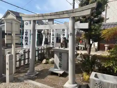 豪潮寺（不動院）の{uncategorized: "未分類", other: "その他", undefined: "問題あり", building: "その他建物", grave: "お墓", sacred_gate: "鳥居", guardian: "狛犬", statue: "像", buddha: "仏像", history: "歴史", nature: "自然", garden: "庭園", animal: "動物", pagoda: "塔", temizu: "手水舎", mountain_gate: "山門・神門", sanctuary: "本殿・本堂", subordinate: "末社・摂社", art: "芸術", scenery: "景色", jizo: "地蔵", ema: "絵馬", goshuin: "御朱印", omikuji: "おみくじ", items: "授与品その他", amulet: "お守り", goshuincho: "御朱印帳", eats: "食事", festival: "お祭り", votive_dance: "神楽", shichigosan: "七五三参", wedding: "結婚式", experience: "体験その他", initially: "初詣", around: "周辺", anti_infection: "感染症対策"}