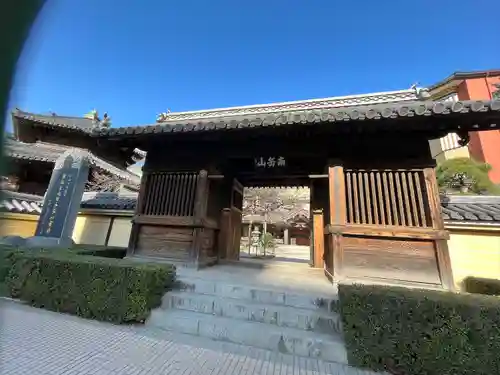 東長寺の山門・神門