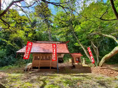 磐椅神社の末社