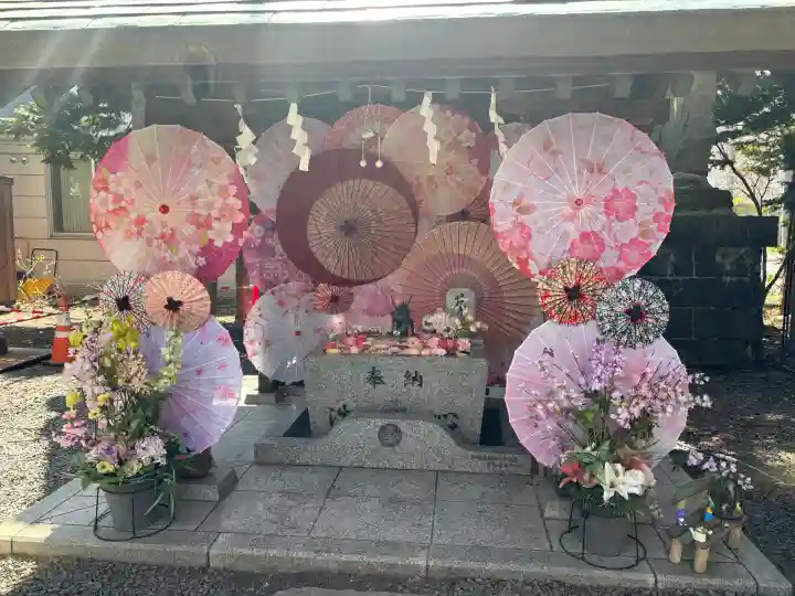 札幌諏訪神社の{uncategorized: "未分類", other: "その他", undefined: "問題あり", building: "その他建物", grave: "お墓", sacred_gate: "鳥居", guardian: "狛犬", statue: "像", buddha: "仏像", history: "歴史", nature: "自然", garden: "庭園", animal: "動物", pagoda: "塔", temizu: "手水舎", mountain_gate: "山門・神門", sanctuary: "本殿・本堂", subordinate: "末社・摂社", art: "芸術", scenery: "景色", jizo: "地蔵", ema: "絵馬", goshuin: "御朱印", omikuji: "おみくじ", items: "授与品その他", amulet: "お守り", goshuincho: "御朱印帳", eats: "食事", festival: "お祭り", votive_dance: "神楽", shichigosan: "七五三参", wedding: "結婚式", experience: "体験その他", initially: "初詣", around: "周辺", anti_infection: "感染症対策"}