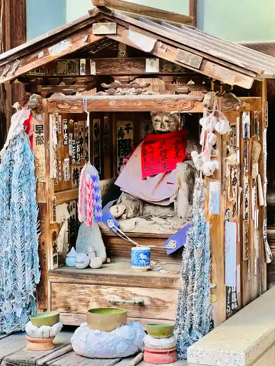 長泉院の{uncategorized: "未分類", other: "その他", undefined: "問題あり", building: "その他建物", grave: "お墓", sacred_gate: "鳥居", guardian: "狛犬", statue: "像", buddha: "仏像", history: "歴史", nature: "自然", garden: "庭園", animal: "動物", pagoda: "塔", temizu: "手水舎", mountain_gate: "山門・神門", sanctuary: "本殿・本堂", subordinate: "末社・摂社", art: "芸術", scenery: "景色", jizo: "地蔵", ema: "絵馬", goshuin: "御朱印", omikuji: "おみくじ", items: "授与品その他", amulet: "お守り", goshuincho: "御朱印帳", eats: "食事", festival: "お祭り", votive_dance: "神楽", shichigosan: "七五三参", wedding: "結婚式", experience: "体験その他", initially: "初詣", around: "周辺", anti_infection: "感染症対策"}