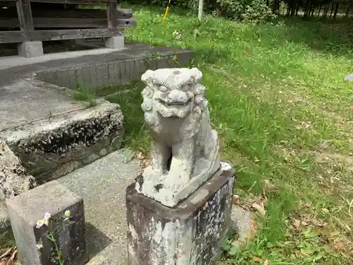 諏訪神社の狛犬