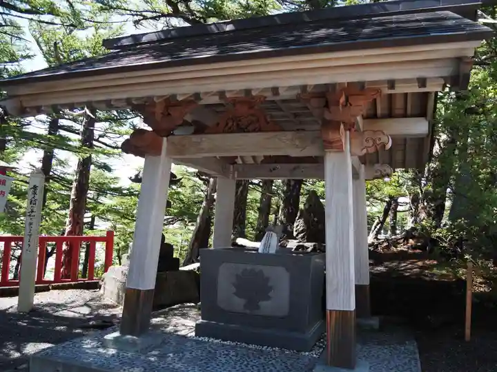冨士山小御嶽神社の手水舎