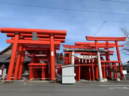 小泉稲荷神社の鳥居