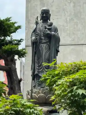 龍松寺の{uncategorized: "未分類", other: "その他", undefined: "問題あり", building: "その他建物", grave: "お墓", sacred_gate: "鳥居", guardian: "狛犬", statue: "像", buddha: "仏像", history: "歴史", nature: "自然", garden: "庭園", animal: "動物", pagoda: "塔", temizu: "手水舎", mountain_gate: "山門・神門", sanctuary: "本殿・本堂", subordinate: "末社・摂社", art: "芸術", scenery: "景色", jizo: "地蔵", ema: "絵馬", goshuin: "御朱印", omikuji: "おみくじ", items: "授与品その他", amulet: "お守り", goshuincho: "御朱印帳", eats: "食事", festival: "お祭り", votive_dance: "神楽", shichigosan: "七五三参", wedding: "結婚式", experience: "体験その他", initially: "初詣", around: "周辺", anti_infection: "感染症対策"}