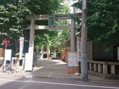 銀杏岡八幡神社の鳥居