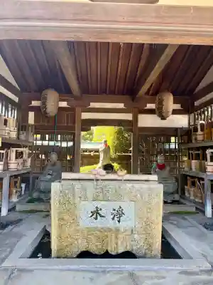 泉龍寺の{uncategorized: "未分類", other: "その他", undefined: "問題あり", building: "その他建物", grave: "お墓", sacred_gate: "鳥居", guardian: "狛犬", statue: "像", buddha: "仏像", history: "歴史", nature: "自然", garden: "庭園", animal: "動物", pagoda: "塔", temizu: "手水舎", mountain_gate: "山門・神門", sanctuary: "本殿・本堂", subordinate: "末社・摂社", art: "芸術", scenery: "景色", jizo: "地蔵", ema: "絵馬", goshuin: "御朱印", omikuji: "おみくじ", items: "授与品その他", amulet: "お守り", goshuincho: "御朱印帳", eats: "食事", festival: "お祭り", votive_dance: "神楽", shichigosan: "七五三参", wedding: "結婚式", experience: "体験その他", initially: "初詣", around: "周辺", anti_infection: "感染症対策"}