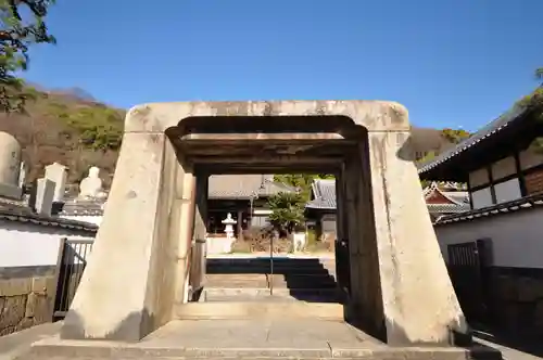 持光寺の山門