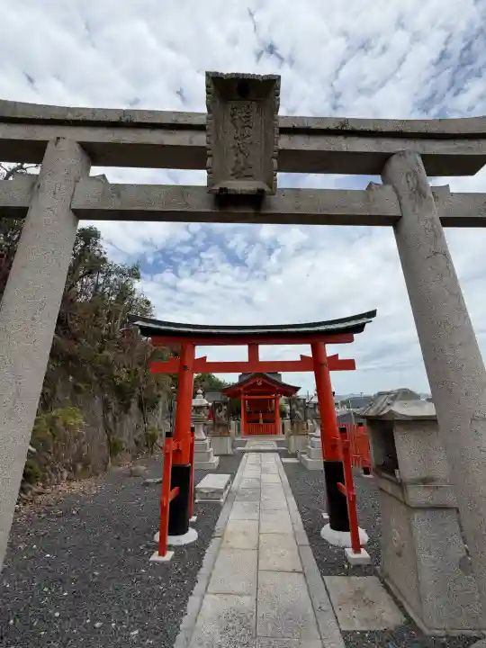 建勲神社の{uncategorized: "未分類", other: "その他", undefined: "問題あり", building: "その他建物", grave: "お墓", sacred_gate: "鳥居", guardian: "狛犬", statue: "像", buddha: "仏像", history: "歴史", nature: "自然", garden: "庭園", animal: "動物", pagoda: "塔", temizu: "手水舎", mountain_gate: "山門・神門", sanctuary: "本殿・本堂", subordinate: "末社・摂社", art: "芸術", scenery: "景色", jizo: "地蔵", ema: "絵馬", goshuin: "御朱印", omikuji: "おみくじ", items: "授与品その他", amulet: "お守り", goshuincho: "御朱印帳", eats: "食事", festival: "お祭り", votive_dance: "神楽", shichigosan: "七五三参", wedding: "結婚式", experience: "体験その他", initially: "初詣", around: "周辺", anti_infection: "感染症対策"}