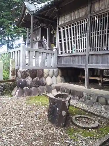 鞍知神社の本殿