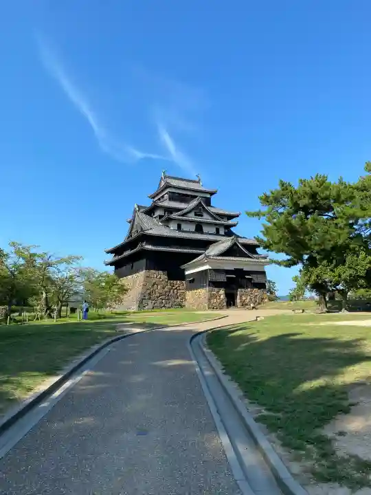 松江神社の{uncategorized: "未分類", other: "その他", undefined: "問題あり", building: "その他建物", grave: "お墓", sacred_gate: "鳥居", guardian: "狛犬", statue: "像", buddha: "仏像", history: "歴史", nature: "自然", garden: "庭園", animal: "動物", pagoda: "塔", temizu: "手水舎", mountain_gate: "山門・神門", sanctuary: "本殿・本堂", subordinate: "末社・摂社", art: "芸術", scenery: "景色", jizo: "地蔵", ema: "絵馬", goshuin: "御朱印", omikuji: "おみくじ", items: "授与品その他", amulet: "お守り", goshuincho: "御朱印帳", eats: "食事", festival: "お祭り", votive_dance: "神楽", shichigosan: "七五三参", wedding: "結婚式", experience: "体験その他", initially: "初詣", around: "周辺", anti_infection: "感染症対策"}