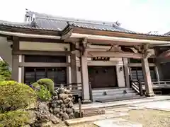 覚範寺の本殿