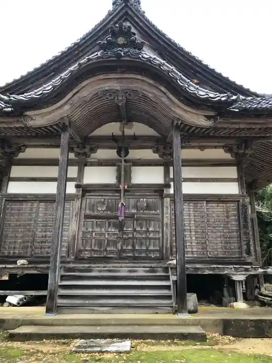 山田寺の本殿・本堂