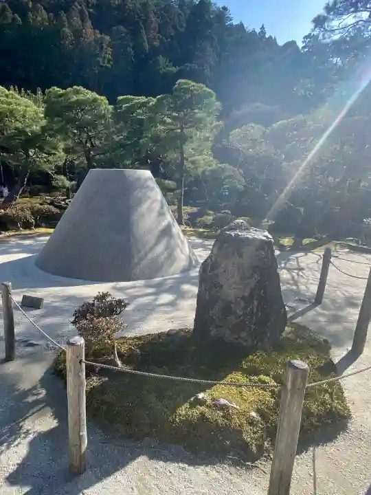 慈照寺(慈照禅寺・銀閣寺)の{uncategorized: "未分類", other: "その他", undefined: "問題あり", building: "その他建物", grave: "お墓", sacred_gate: "鳥居", guardian: "狛犬", statue: "像", buddha: "仏像", history: "歴史", nature: "自然", garden: "庭園", animal: "動物", pagoda: "塔", temizu: "手水舎", mountain_gate: "山門・神門", sanctuary: "本殿・本堂", subordinate: "末社・摂社", art: "芸術", scenery: "景色", jizo: "地蔵", ema: "絵馬", goshuin: "御朱印", omikuji: "おみくじ", items: "授与品その他", amulet: "お守り", goshuincho: "御朱印帳", eats: "食事", festival: "お祭り", votive_dance: "神楽", shichigosan: "七五三参", wedding: "結婚式", experience: "体験その他", initially: "初詣", around: "周辺", anti_infection: "感染症対策"}