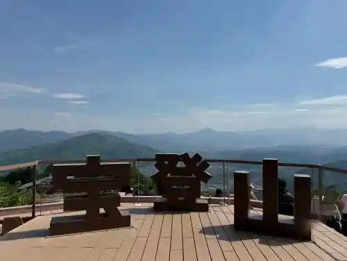 宝登山神社奥宮の{uncategorized: "未分類", other: "その他", undefined: "問題あり", building: "その他建物", grave: "お墓", sacred_gate: "鳥居", guardian: "狛犬", statue: "像", buddha: "仏像", history: "歴史", nature: "自然", garden: "庭園", animal: "動物", pagoda: "塔", temizu: "手水舎", mountain_gate: "山門・神門", sanctuary: "本殿・本堂", subordinate: "末社・摂社", art: "芸術", scenery: "景色", jizo: "地蔵", ema: "絵馬", goshuin: "御朱印", omikuji: "おみくじ", items: "授与品その他", amulet: "お守り", goshuincho: "御朱印帳", eats: "食事", festival: "お祭り", votive_dance: "神楽", shichigosan: "七五三参", wedding: "結婚式", experience: "体験その他", initially: "初詣", around: "周辺", anti_infection: "感染症対策"}