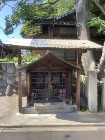 万場地蔵堂の本殿・本堂