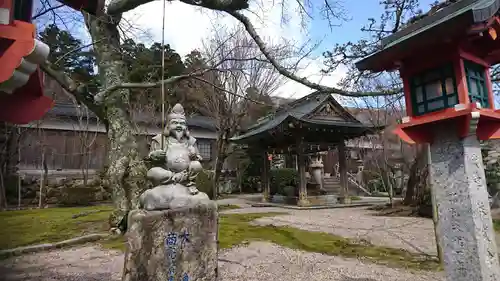 常宮神社の像