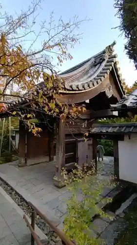 龍安寺の山門