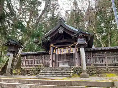 諏訪大社上社前宮の本殿・本堂