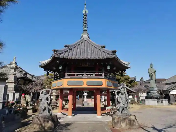 宝珠院の山門・神門