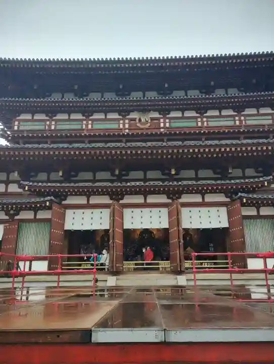 薬師寺の本殿・本堂