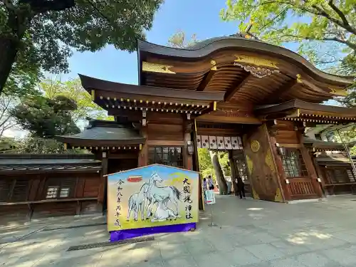 大國魂神社の{uncategorized: "未分類", other: "その他", undefined: "問題あり", building: "その他建物", grave: "お墓", sacred_gate: "鳥居", guardian: "狛犬", statue: "像", buddha: "仏像", history: "歴史", nature: "自然", garden: "庭園", animal: "動物", pagoda: "塔", temizu: "手水舎", mountain_gate: "山門・神門", sanctuary: "本殿・本堂", subordinate: "末社・摂社", art: "芸術", scenery: "景色", jizo: "地蔵", ema: "絵馬", goshuin: "御朱印", omikuji: "おみくじ", items: "授与品その他", amulet: "お守り", goshuincho: "御朱印帳", eats: "食事", festival: "お祭り", votive_dance: "神楽", shichigosan: "七五三参", wedding: "結婚式", experience: "体験その他", initially: "初詣", around: "周辺", anti_infection: "感染症対策"}