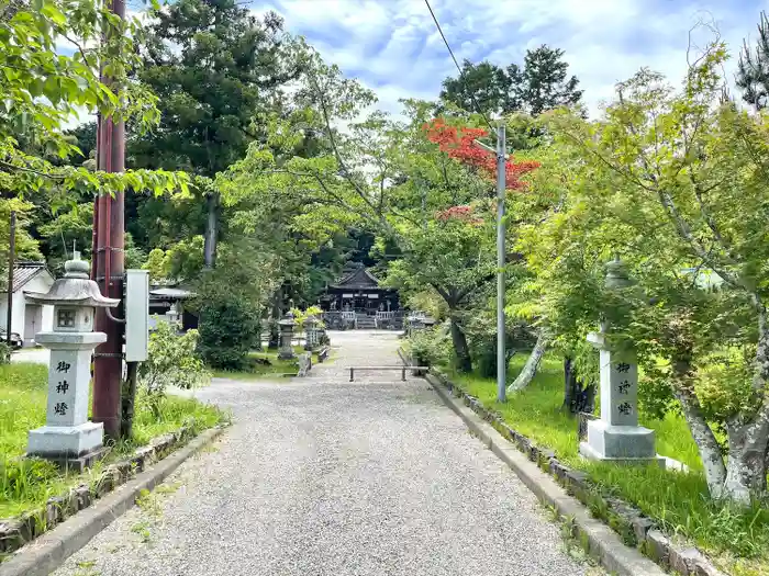 吉御子神社の建物その他