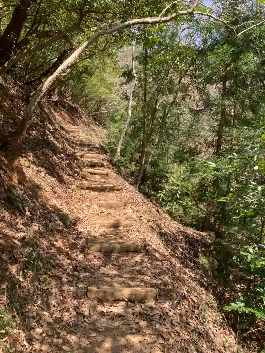 須我神社奥宮の{uncategorized: "未分類", other: "その他", undefined: "問題あり", building: "その他建物", grave: "お墓", sacred_gate: "鳥居", guardian: "狛犬", statue: "像", buddha: "仏像", history: "歴史", nature: "自然", garden: "庭園", animal: "動物", pagoda: "塔", temizu: "手水舎", mountain_gate: "山門・神門", sanctuary: "本殿・本堂", subordinate: "末社・摂社", art: "芸術", scenery: "景色", jizo: "地蔵", ema: "絵馬", goshuin: "御朱印", omikuji: "おみくじ", items: "授与品その他", amulet: "お守り", goshuincho: "御朱印帳", eats: "食事", festival: "お祭り", votive_dance: "神楽", shichigosan: "七五三参", wedding: "結婚式", experience: "体験その他", initially: "初詣", around: "周辺", anti_infection: "感染症対策"}