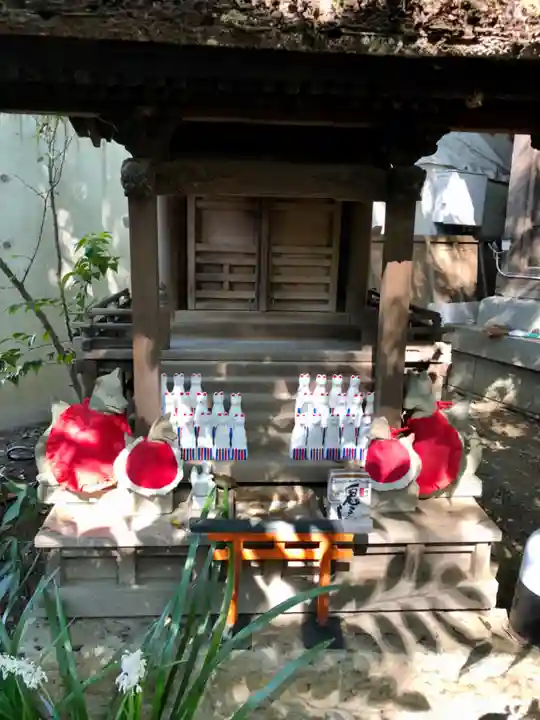 馬橋稲荷神社の末社・摂社