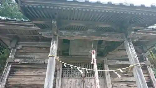 鹿石神社の本殿